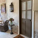 Les Hortensias Bed & Breakfast Canly