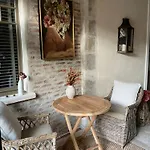 Les Hortensias Bed & Breakfast Canly