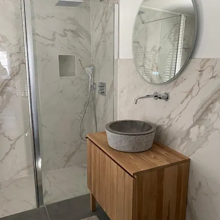 Les Hortensias Bed & Breakfast Canly