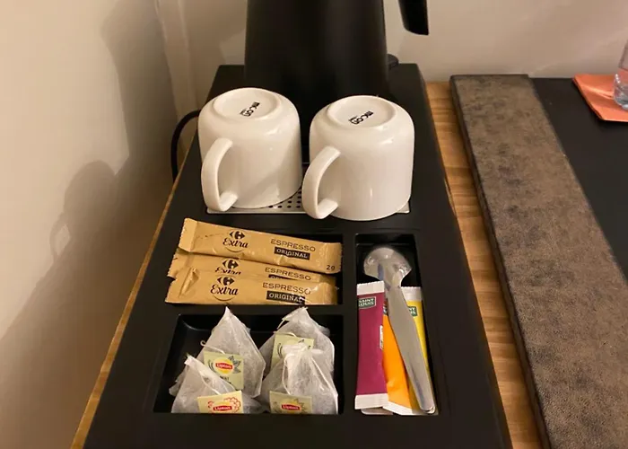 Les Hortensias Bed & Breakfast Canly